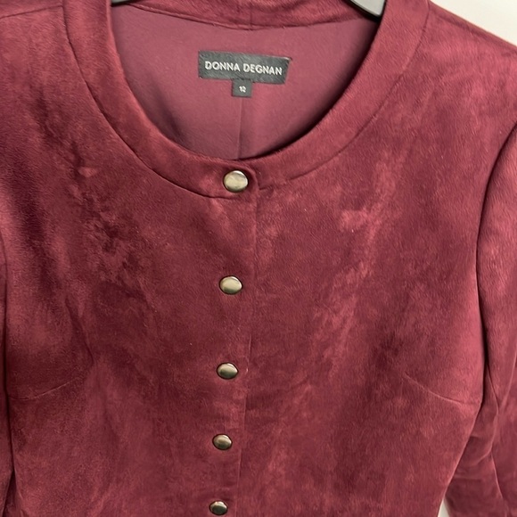Donna Degnan Burgundy Collarless Blazer - Picture 8 of 14
